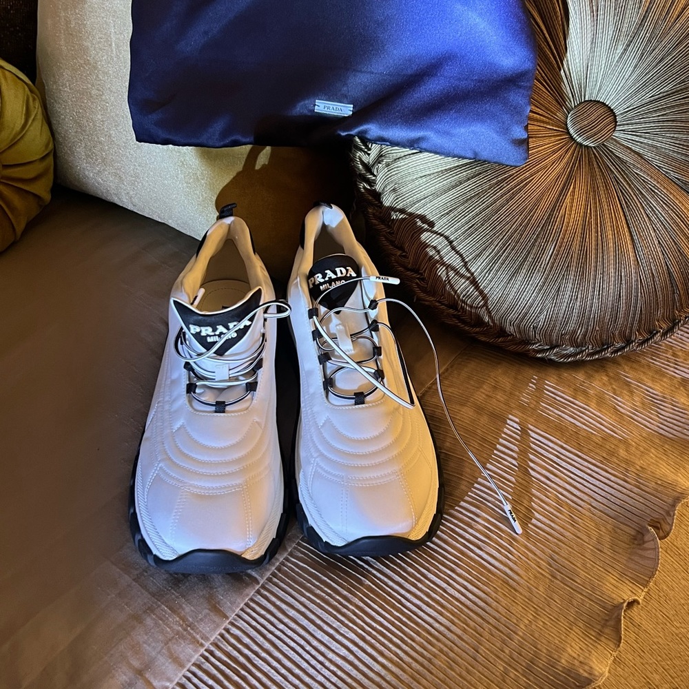 Authentic PRADA sneakers - Picture 10 of 15